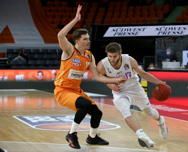 此前签下卢 此前签下卢